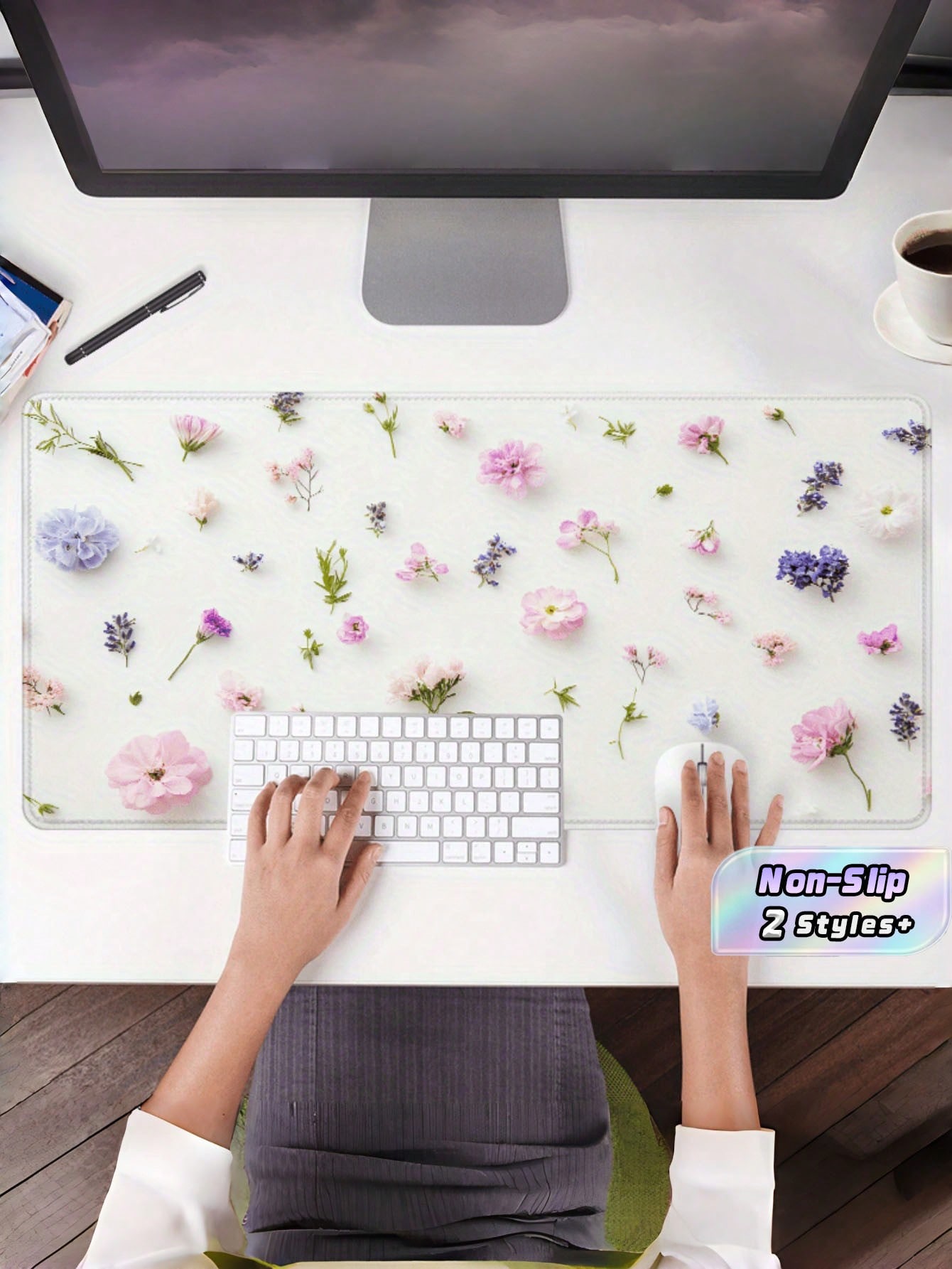Desk Setup Gifts - 特大サイズの滑り止めゴムベース、縁縫い加工、耐久性のある滑らかな表面、パステルカラーの花柄ゲーミングデスクパッド。女性向けオフィスゲーミングセットアップ、春のプレゼントに最適。