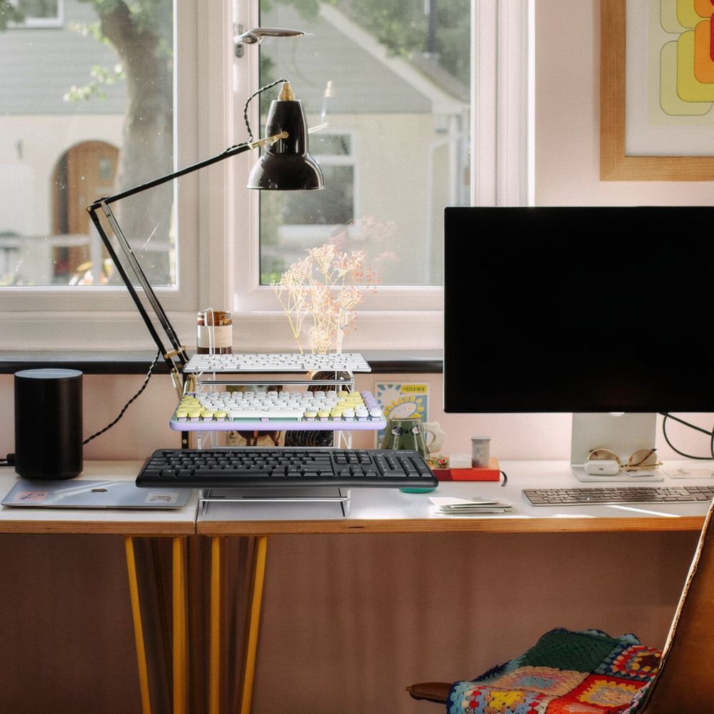 デスクトップ用メカニカルキーボード収納オーガナイザー。アクリ - Desk Setup Workspace のレビューと価格